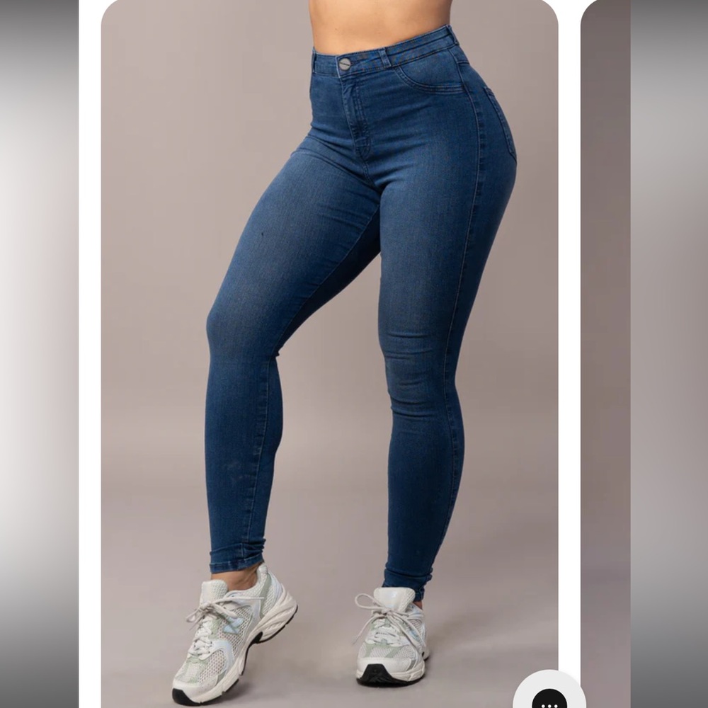 FitJeans High Waited Contour in Azure Blue